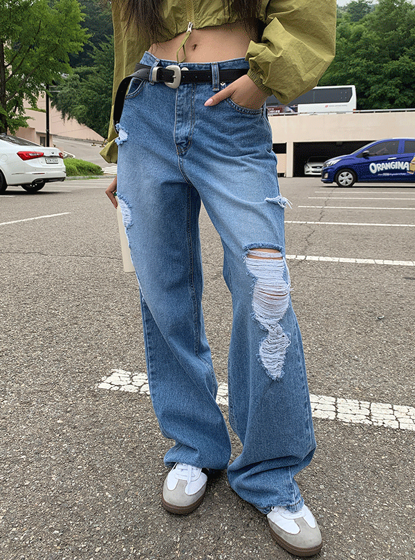 Rough damage jeans