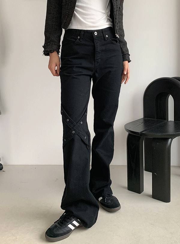 Eyelet cross boots cut jeans