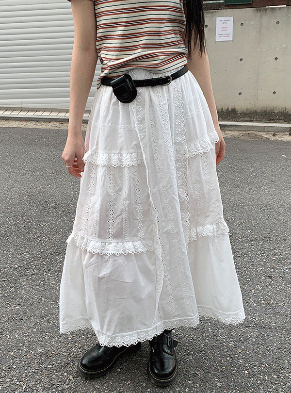 Punching lace banding skirt